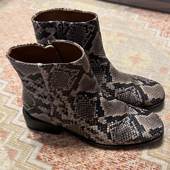 Frye Snakeskin Chelsea Boot 8 Ankle Boots Chunky Whimsygoth snakeskin size zip - Picture 3 of 8